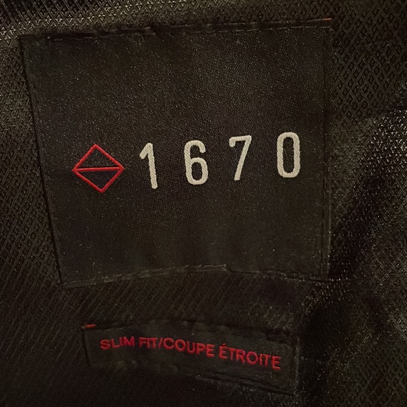 Suit - Picture 7 of 8